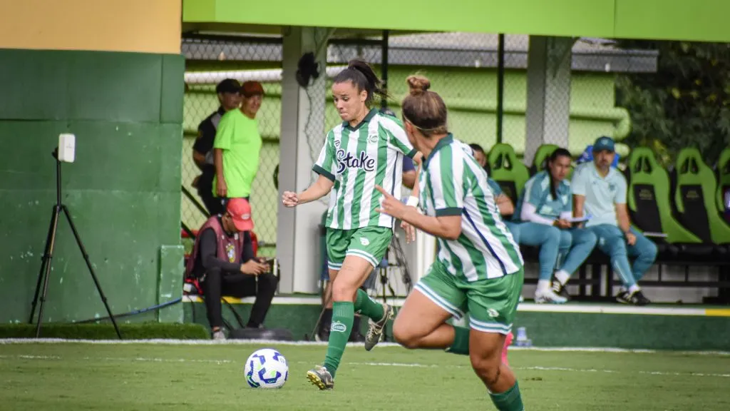 Jogadoras do Juventude em jogo contra o Cruzeiro pelo Brasileirão Feminino