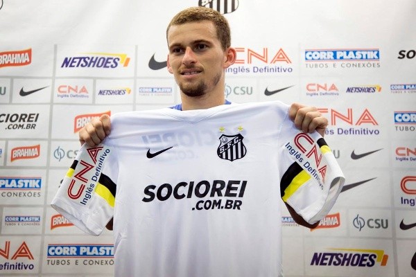 Foto: Ricardo Saibun / Divulgação SantosFC – Lucas Lima passou pela Vila Belmiro de 2014 a 2016 e pode retornar em 2023