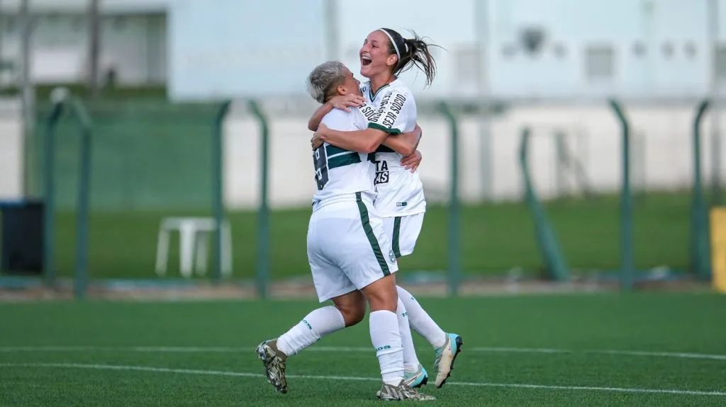Atletas do Coritiba celebram vitória na Série A3 do Brasileirão Feminino