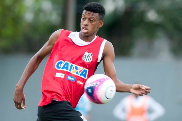 Foto: Ivan Storti / Santos FC – Bambu foi revelado no Santos, mas deixou CT Rei Pelé de graça ao fim de 2018