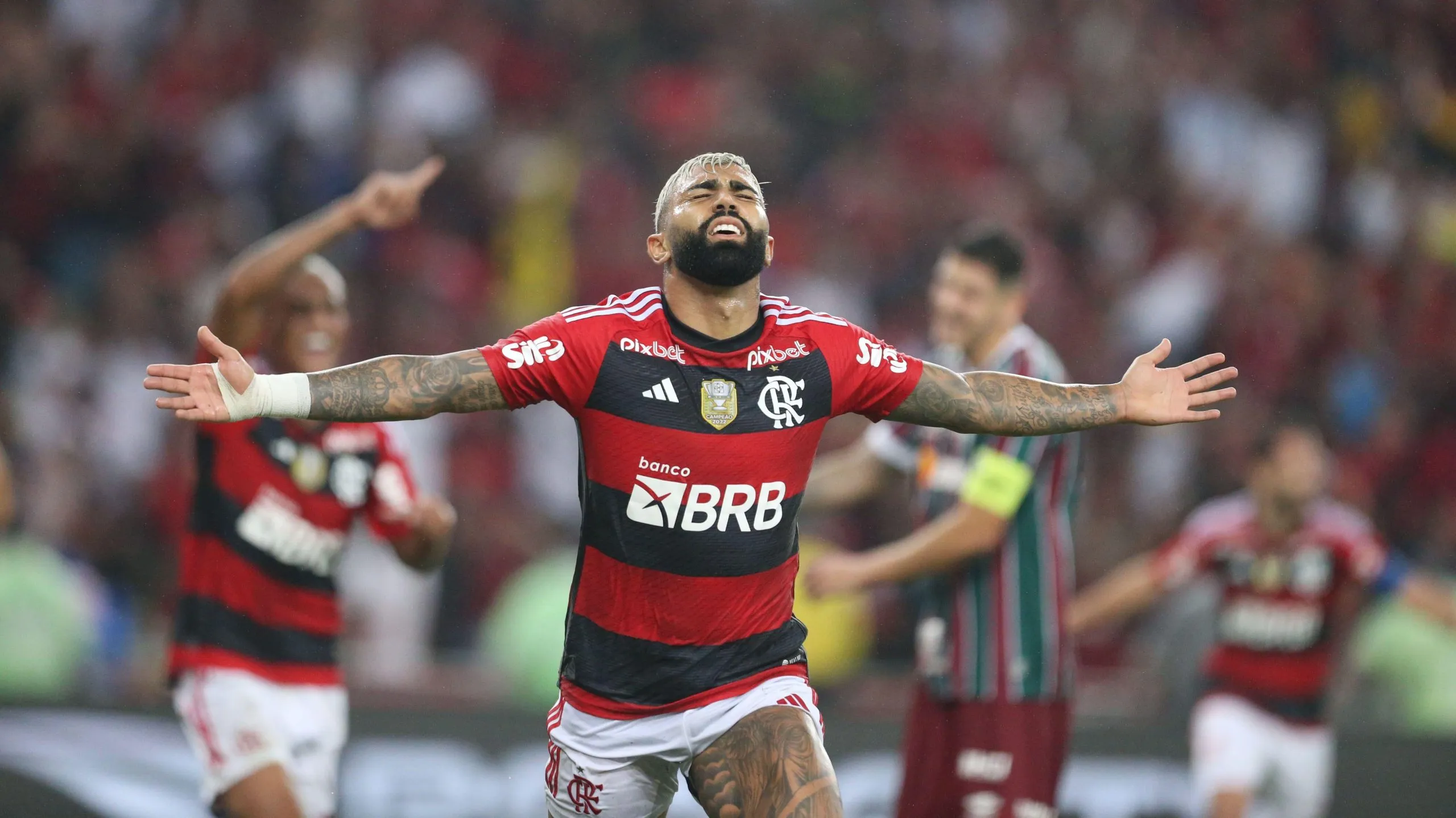 Gabriel Barbosa comemora gol marcado pelo Flamengo em cima do Fluminense. Foto: Zuma Press / Alamy Stock Photo
