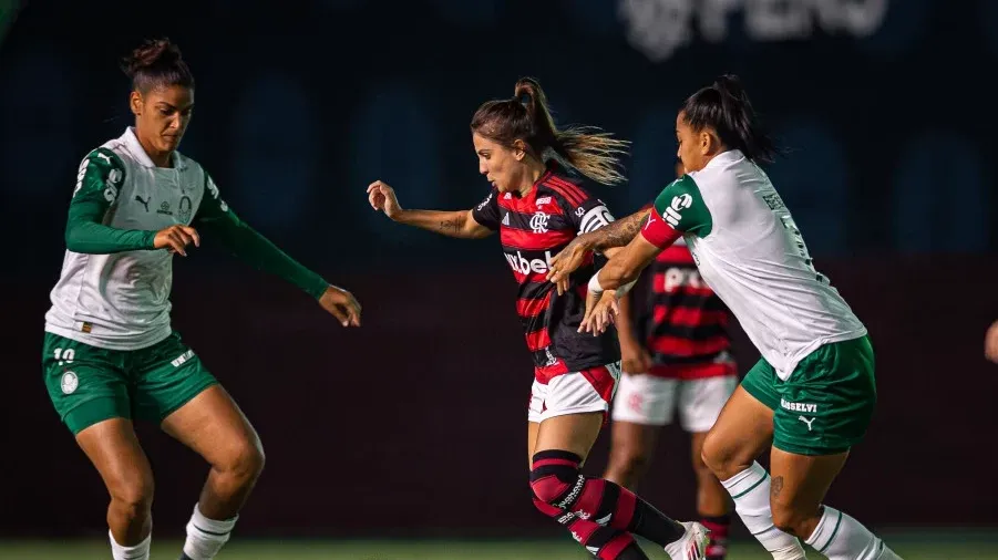 Jogadoras do Flamengo e Palmeiras no Brasileirão Feminino 2025
