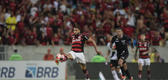 Juninho pelo Flamengo em partida diante do Vasco. Foto: Thiago Ribeiro/AGIF Credit: AGIF/Alamy Live News