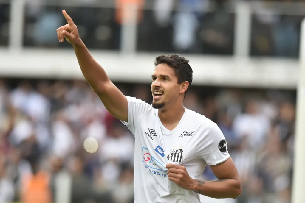 Foto: Ivan Storti/Santos FC – Lucas Veríssimo é visado pelo Palmeiras há algum tempo e renovação de Otamendi pode colocá-lo perto do time de Abel em julho