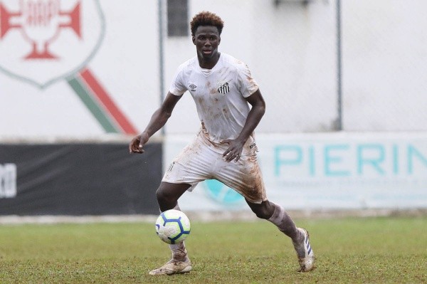 Jackson Porozo em ação pela base doPeixe em agosto de 2019 -Foto: Pedro Ernesto Guerra Azevedo/Santos FC