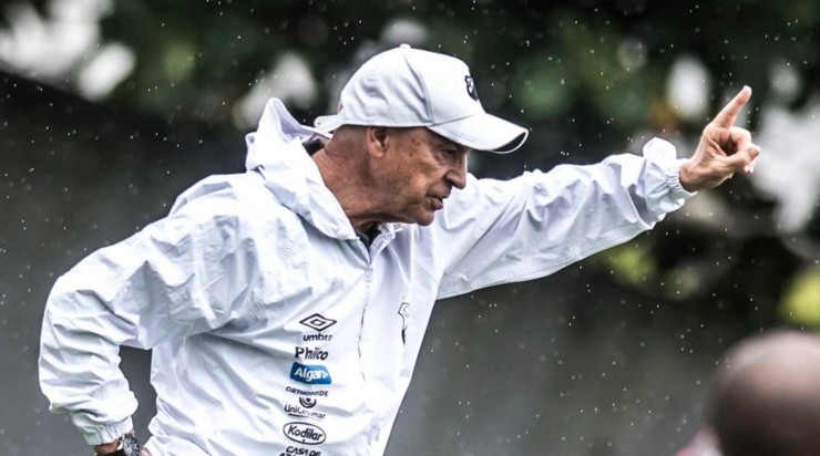 Jesualdo teve que mudar o seu time de última hora no Campeonato Egípicio. Foto: Ivan Storti