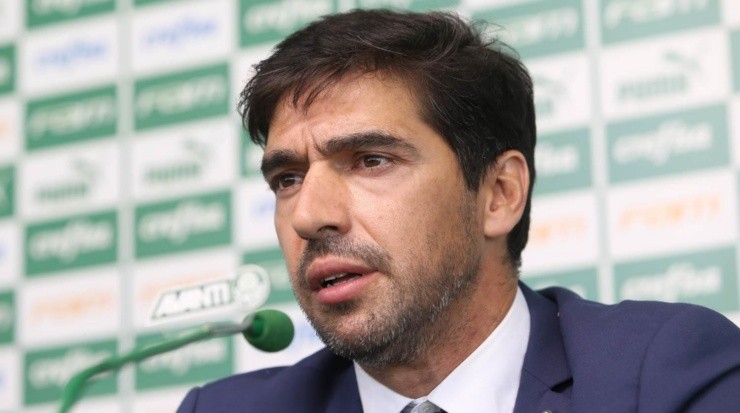 Abel Ferreiraafirmou que a expulsãodo atleta do Cerro ajudouna vitória do Palmeiras. Foto: César Greco/ Palmeiras