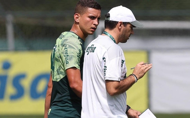 Foto: Cesar Greco – Abel Ferreira autorizou saída de Renan por empréstimo ao Bragantino