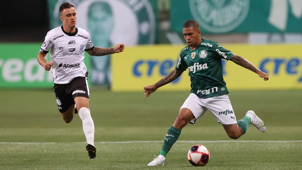 Foto: Cesar Greco – Lateral-esquerdo Lucas Esteves tem proposta da Europa e pode deixar o Palmeiras em definitivo