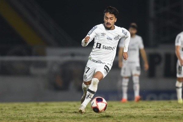 Foto: Ivan Storti/Santos FC -Lucas Lourenço em ação pelo Peixe