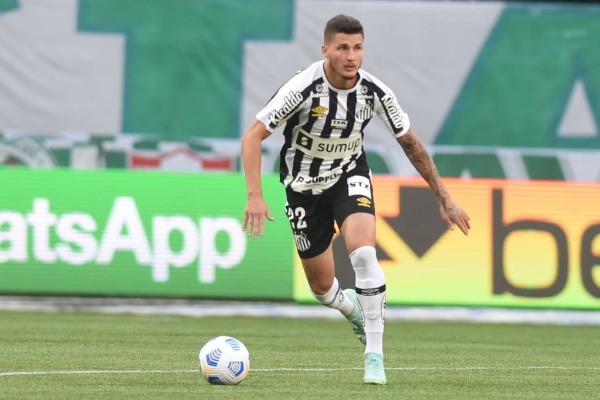 Foto: Ivan Storti/Santos FC – Danilo Boza se tornou titular de Carille nas últimas rodadas do BR, mas seu futuro ainda é incerto no Peixe