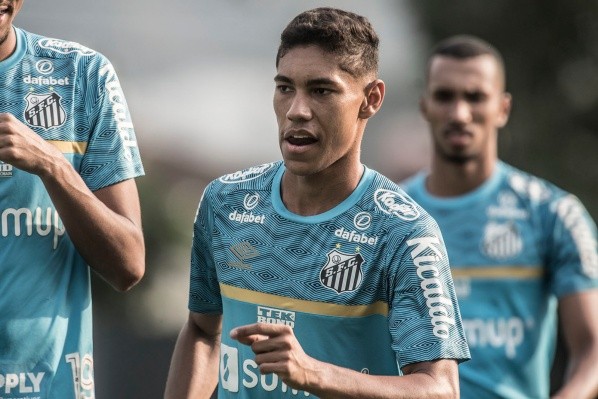 Balieiro volta a ser opção no meio de campo diante do Athletico-PR (Foto: Ivan Storti/Santos FC)