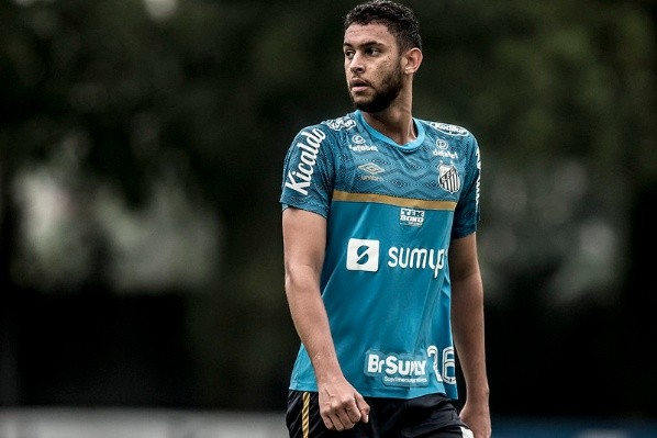 Foto: Ivan Storti/Santos FC – Robson Reis não disputou nenhum jogo na atual temporada e pode ser negociado com clube de Portugal