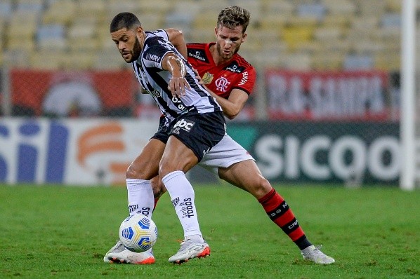 Léo levou a melhor sobre Hulk no confronto
