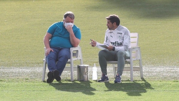 Foto: Cesar Greco – Abel Ferreira tem bom relacionamento com Anderson Barros e é contra sua demissão enquanto estiver no Palmeiras