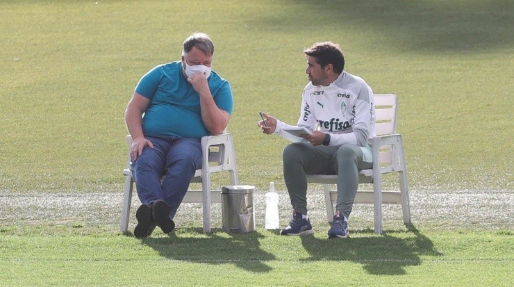 Anderson Barros e Abel Ferreira avisaram Luiz Adriano que o atacante nãos erá mais reintegrado ao elenco do Palmeiras. Foto: César Greco/ Palmeiras