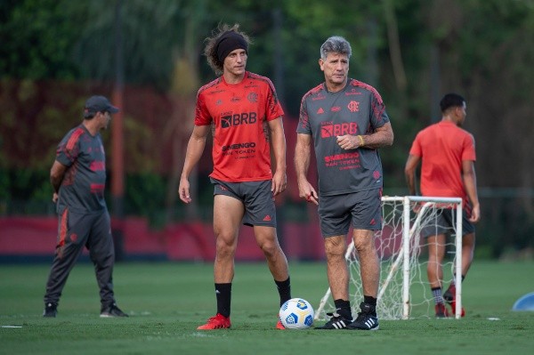 David Luiz pode ser relacionado contra o Atlético-GO