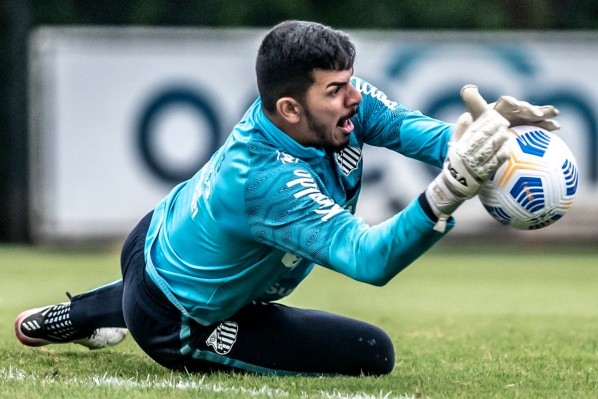 Foto: Ivan Storti/Santos FC – Goleiro João Paulo tem contrato no Santos válido até dezembro de 2026