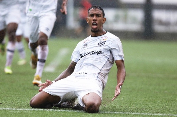 Foto: Pedro Ernesto Guerra Azevedo/Santos FC – Rwan comemora um dos vários gols pelo Peixe nos times Sub-20 e Sub-23