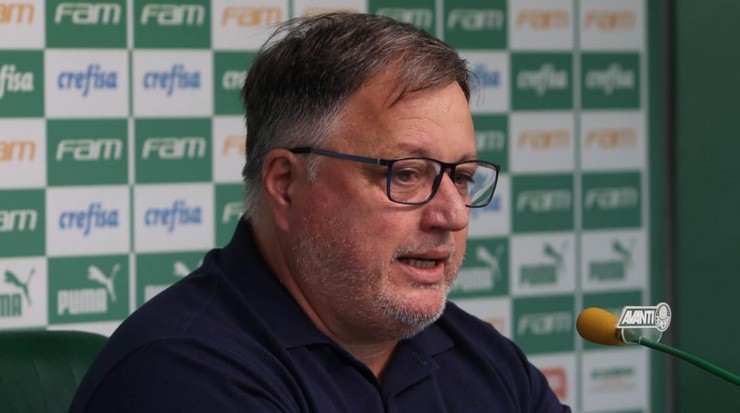 Anderson Barros voltou a ser criticado pela torcida após não fechar com Carlos Vinícius