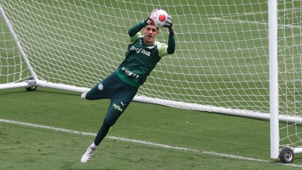Foto: César Greco – Vinícius é o 3º goleiro do Palmeiras atrás de Marcelo Lomba e o titular Weverton no Mundial