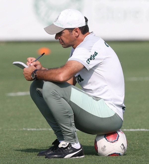 Foto: Flickr Oficial SE Palmeiras/Cesar Greco | Abel tem dor de cabeça no sistema defensivo