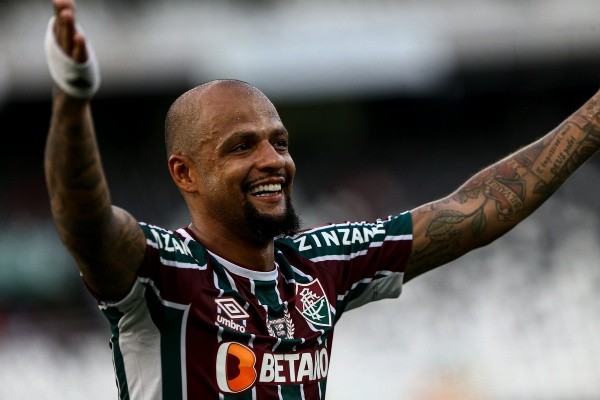 FOTO: LUCAS MERÇON / FLUMINENSE F.C – Felipe Melo foi flagrado nas gargalhadas em meio à provocação de Abelão ao Flamengo