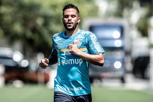 Foto: Ivan Storti/Santos FC – Lateral-direito Auro não recebeu muitas oportunidades com Fabián Bustos
