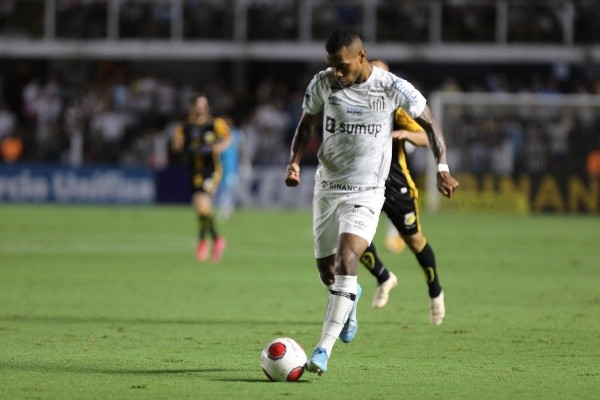 Foto: Ivan Storti/Santos FC – Lucas Pires vai para o banco de reservas, enquanto que Felipe Jonatan ganha chance na altitude