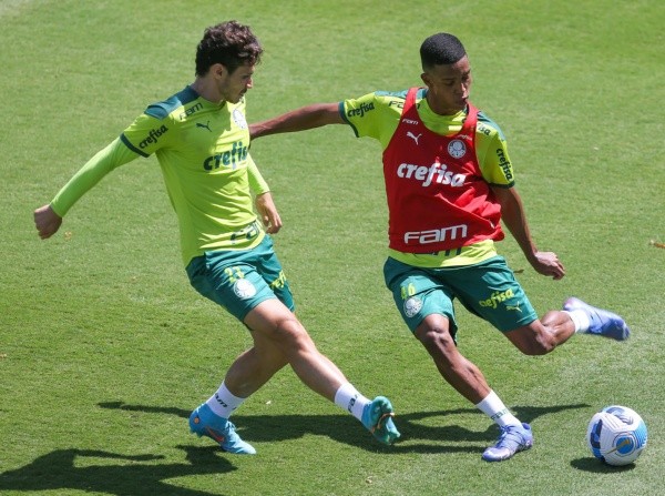 Foto: Cesar Greco – Vanderlan (à direita) ficou de fora da lista de relacionados de Abel contra a Juazeirense