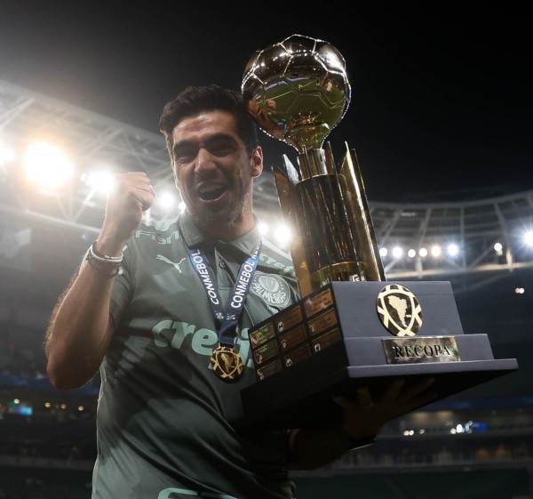 Foto: Cesar Greco – Abel tem vínculo no Palmeiras se encerrando em dezembro e futuro é incerto, o que preocupa a torcida