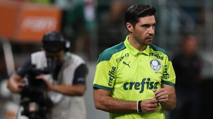 Abel Ferreira foi o responsávelfazer o gesto do dedo na cabeçapara pedir calma a seus jogadores. Foto: César Greco/ Palmeiras