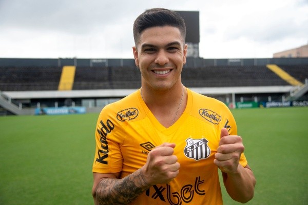Foto: Ivan Storti/Santos FC – Rodrigo Fernández, livre de suspensão, deve jogar desde o início contra o Goiás