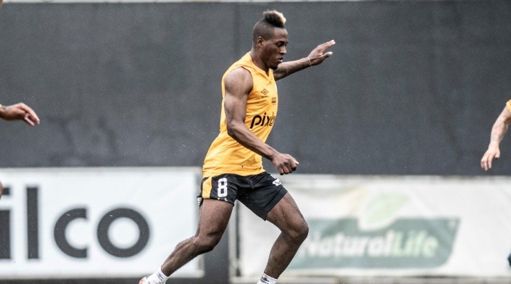 Jhojan Julio foi sacado do time titular do Santos. Foto: Ivan Storti/ Santos FC