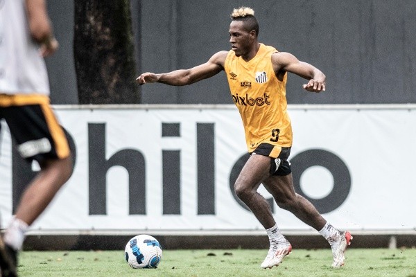Foto: Ivan Storti/Santos FC – Jhojan Julio disputou apenas 18 jogos pelo Santos, mas sem empolgar
