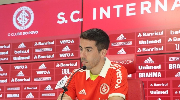 Carlos de Pena pode ser o substituto de Gustavo Scarpa no Palmeiras em 2023. Foto: Ricardo Duarte/ Internacional