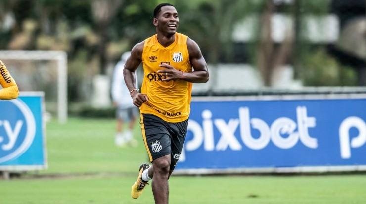 Angulo não deve permanecer no Santos e clube procura um novo clube para o equatotiano. Foto: Ivan Storti/ Santos FC