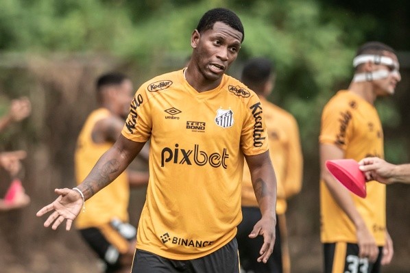 Foto: Ivan Storti/Santos FC – Bryan Angulo deve assumir vaga de Marcos Leonardo no ataque do Santos diante do Inter