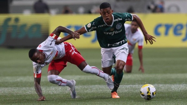 Foto: Cesar Greco/Ag. Palmeiras – Vanderlan tomou conta da posição de LE na ausência de Piquerez no Palmeiras