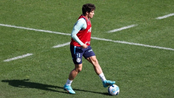 Foto: Cesar Greco – Veiga deve ser titular do Palmeiras contra o Cerro, logo mais, pela Libertadores