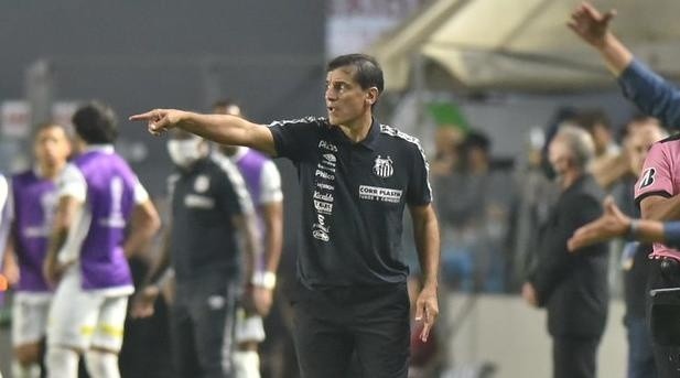 Foto: Ivan Storti/Santos FC – Bustos foi demitido após vexame na Copa Sul-Americana pelo Santos