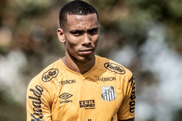 Foto: Ivan Storti/Santos FC – Madson machucou a mão e desfalca Peixe contra o Internacional