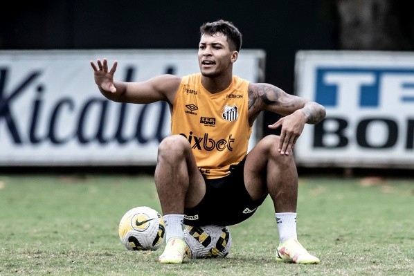 Foto: Ivan Storti/Santos FC – Marcos Leonardo retornará ao Santos contra o Goiás no Campeonato Brasileiro