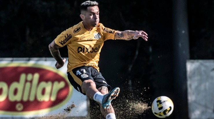 Foto: Ivan Storti/Santos FC/Divulgação - Carabajal: meia será testado em mais de uma função