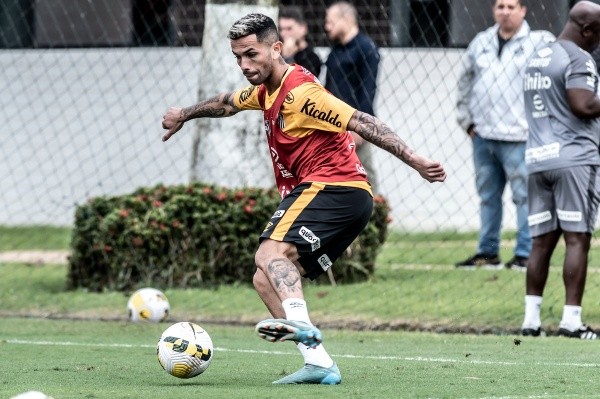 Foto: Ivan Storti/Santos FC – Carabajal desfalca o Santos em partida contra o Atlético-MG nesta quarta