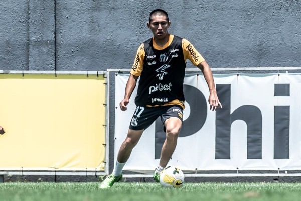 Foto: Ivan Storti/Santos FC – Miguelito não participou de atividade no CT Rei Pelé por conta de lesão