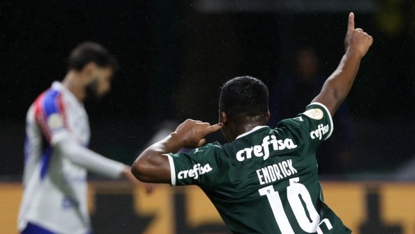 Foto: Cesar Greco – Endrick comemora gol pelo Palmeiras diante do Fortaleza que coroou título brasileiro