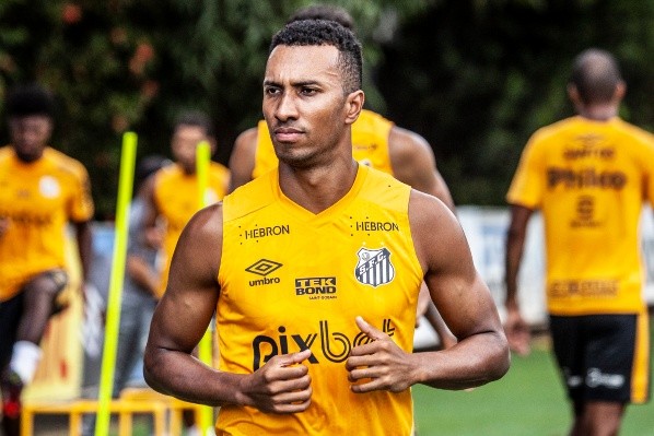 Foto: Bruno Santoni / Santos FC – Lucas Braga pode entrar no ataque diante do Palmeiras