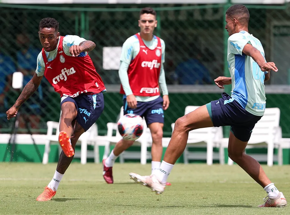 Foto: Cesar Greco / Ag. Palmeiras – Kevin e Talisca participaram de treino na Academia de Futebol nesta 6ª