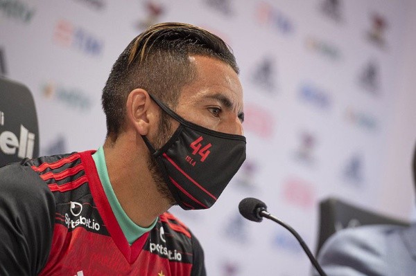 Foto: Alexandre Vidal-CRF – Isla está em maus lençóis no Flamengo e pode deixar o clube em breve